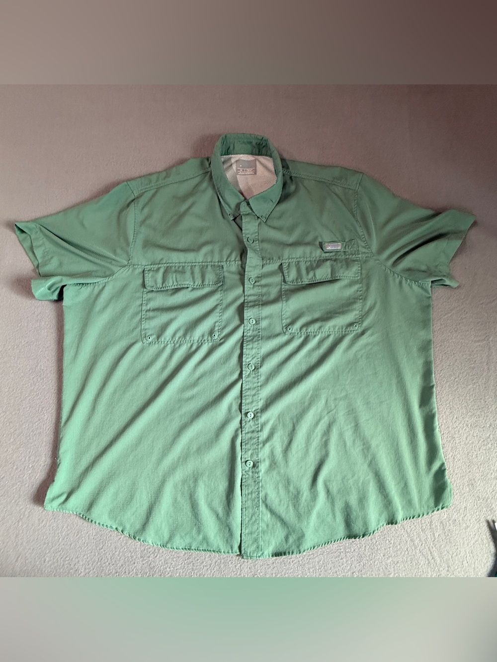 Men's Short-Sleeve Mint Green Button-Down Shirt